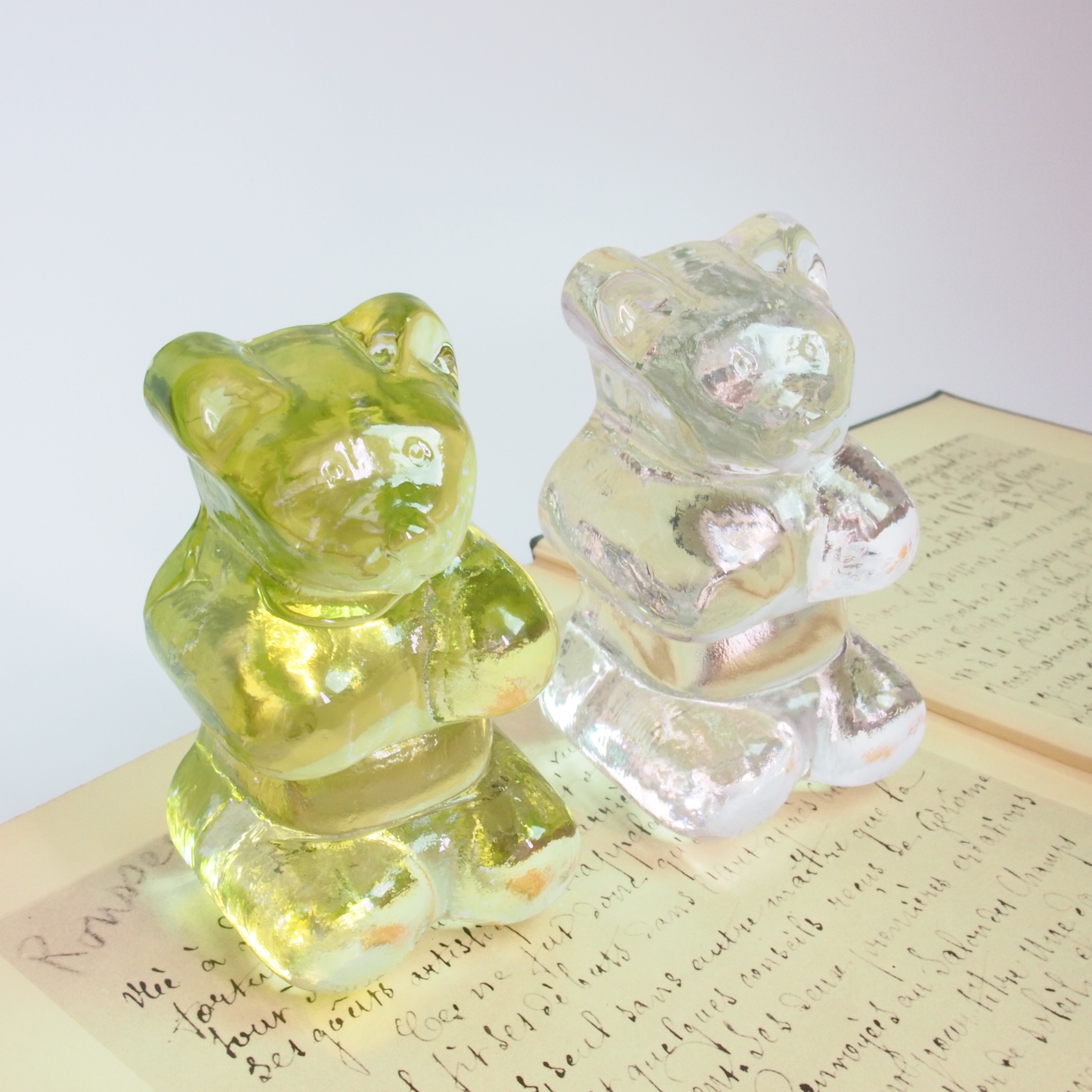 Vintage glass bear paperweight