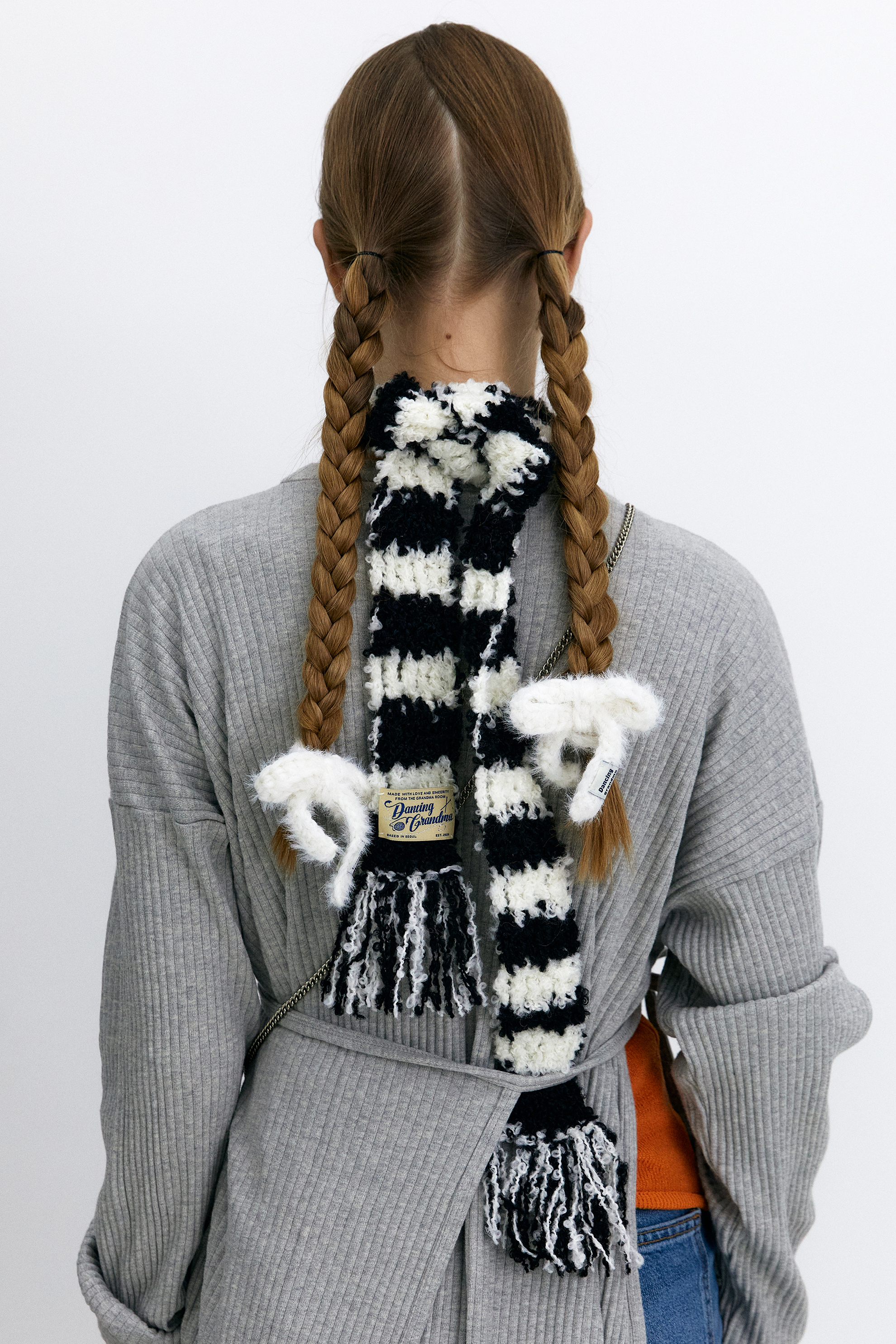 [댄싱그랜마]CURLY STRIPE MUFFLER : BLACK [W CONCEPT]