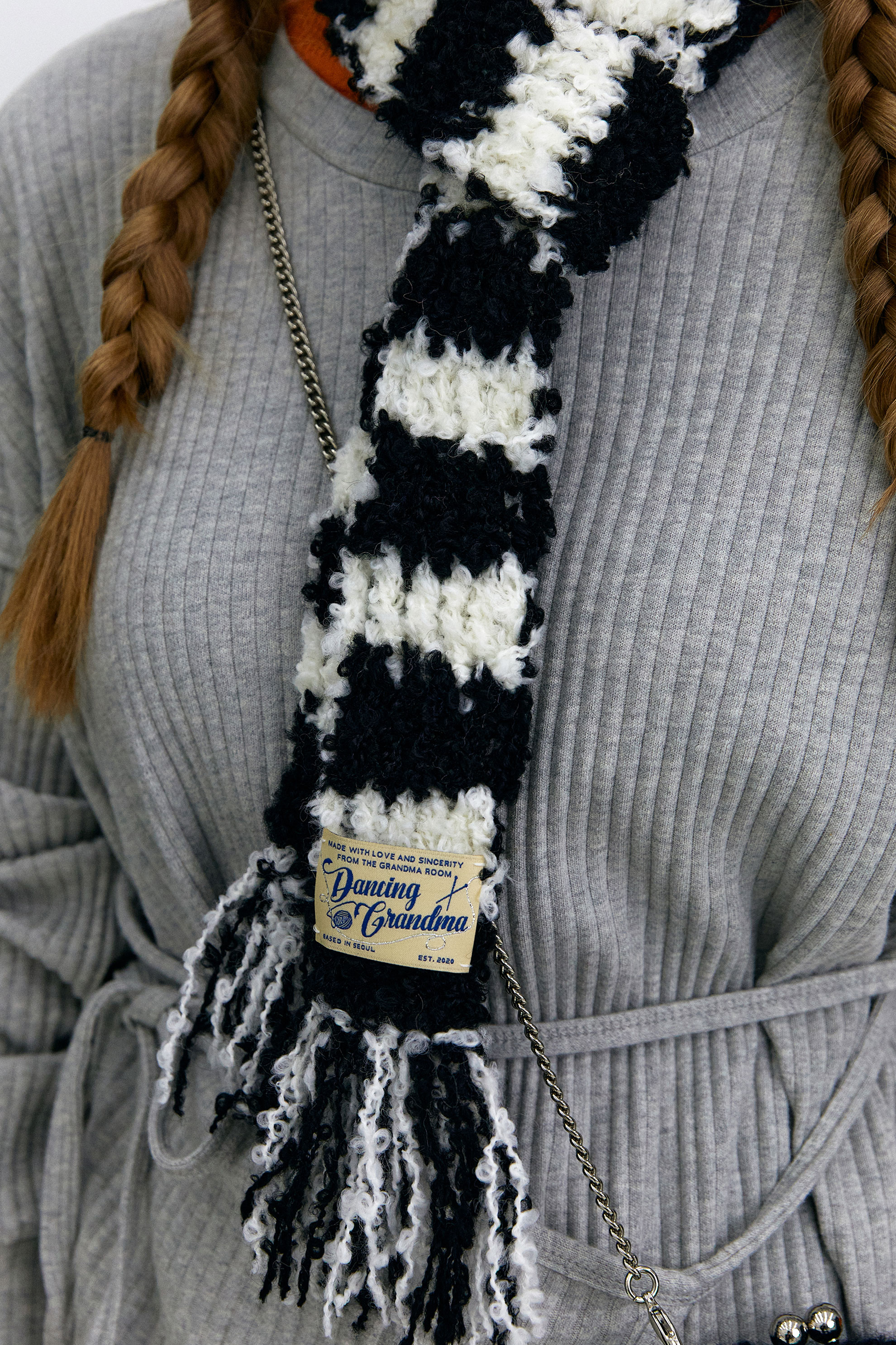 [댄싱그랜마]CURLY STRIPE MUFFLER : BLACK [W CONCEPT]