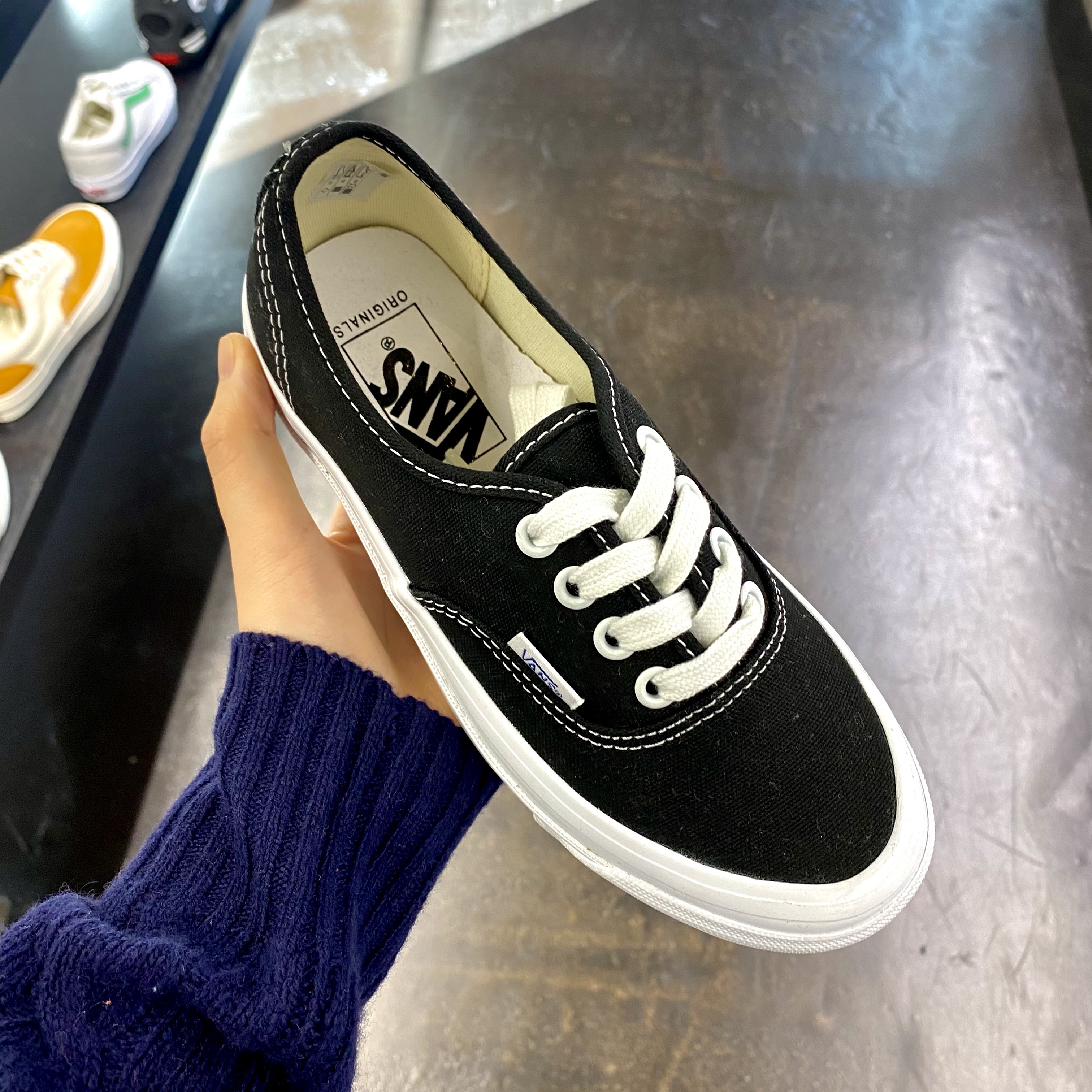 vans authentic og black white
