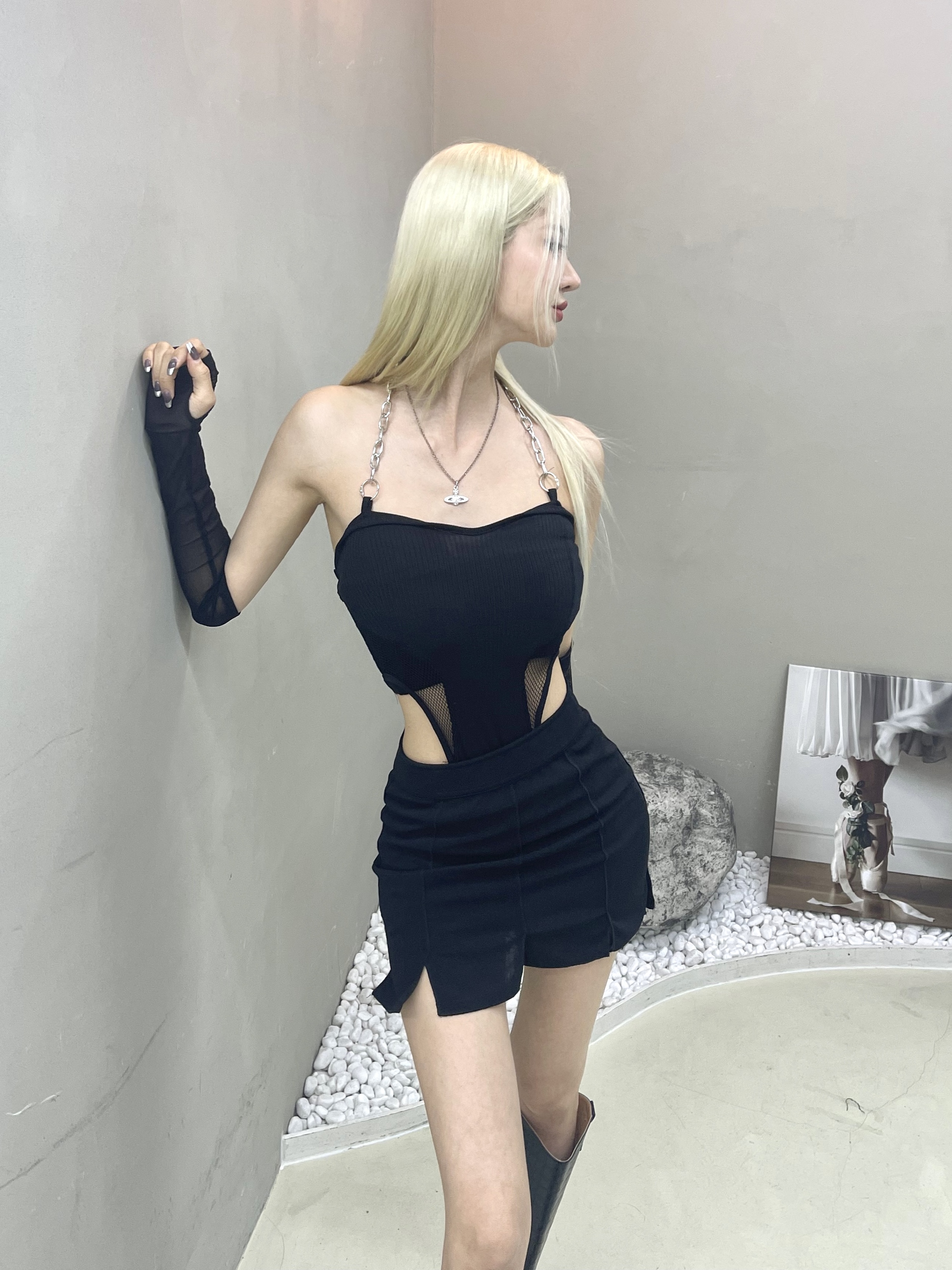 373. Lia chain body suit set