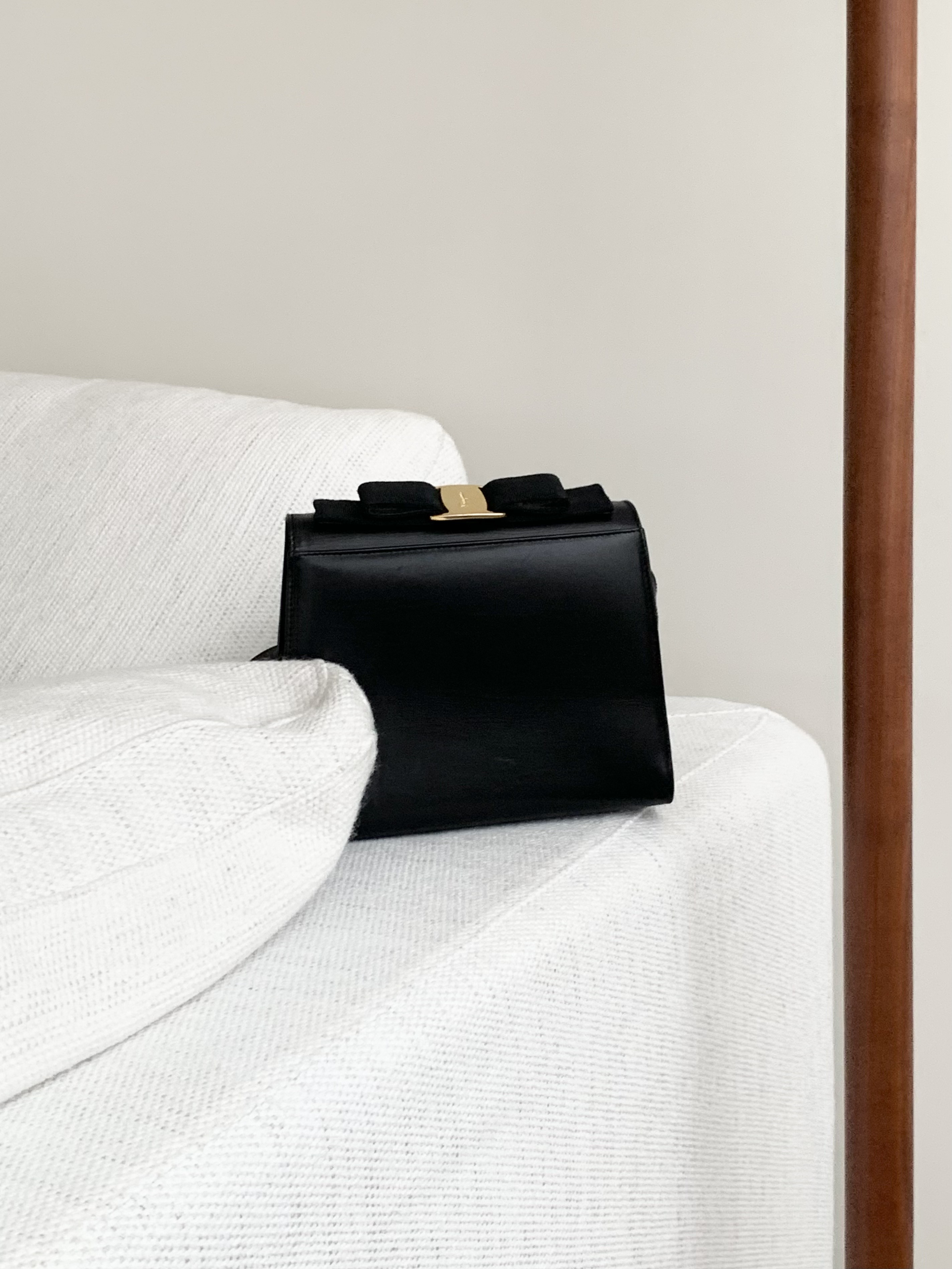 Ferragamo bow cross bag