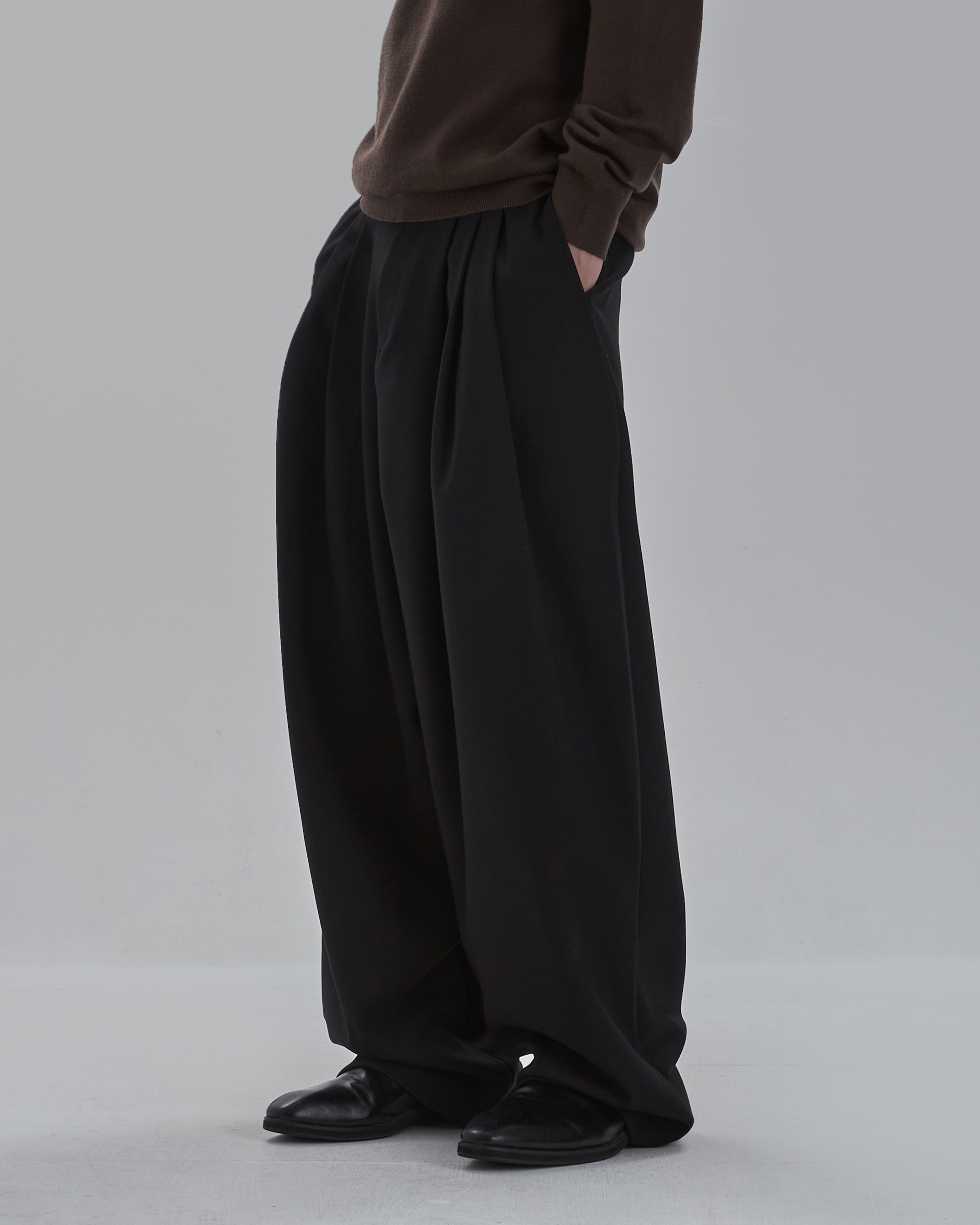スラックス Rotten Pintuck Wide Slacks (3color) Rayon 3-Pintuck Wide Slacks | ファッション通販サイト NUGU