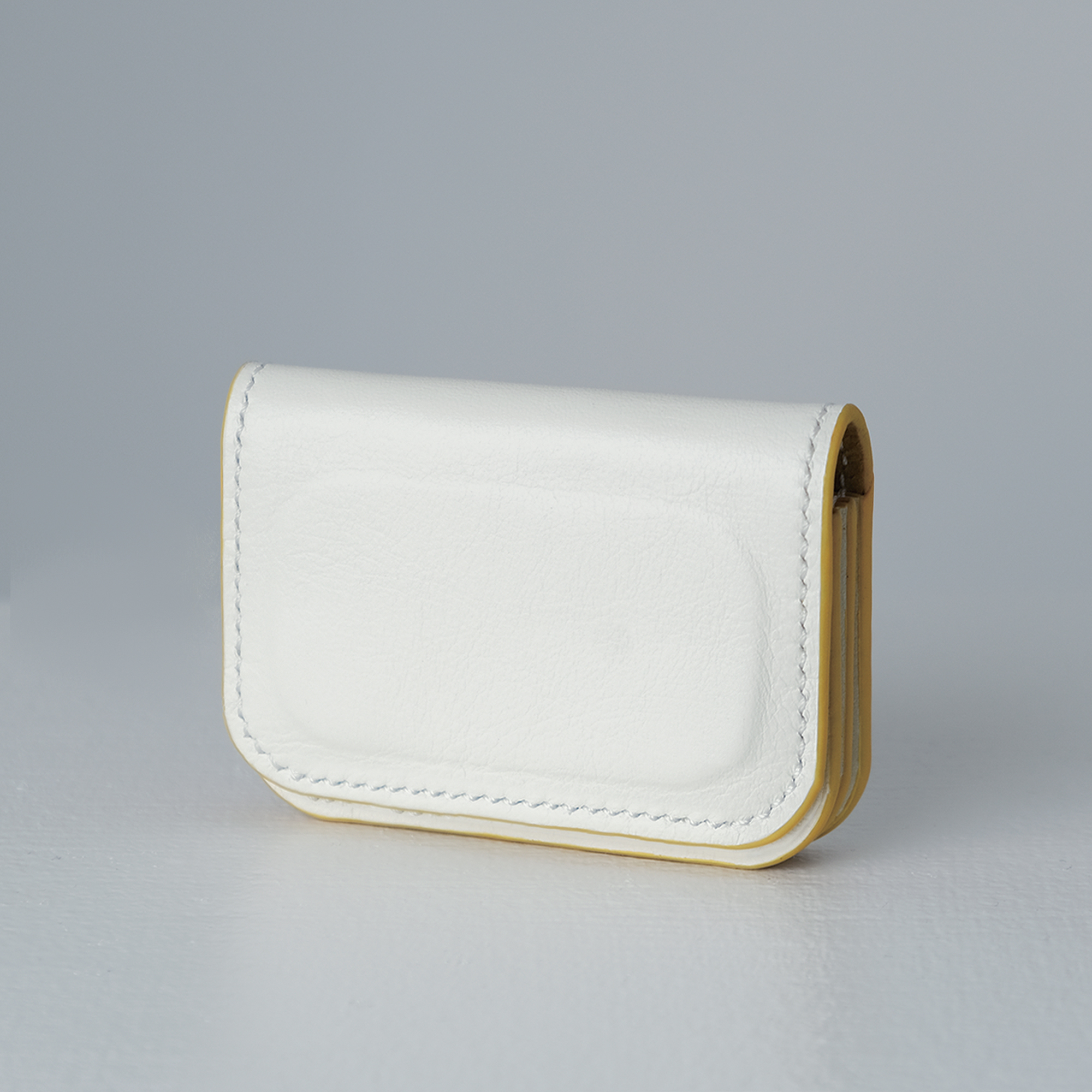 momo-wallet-white-yellow