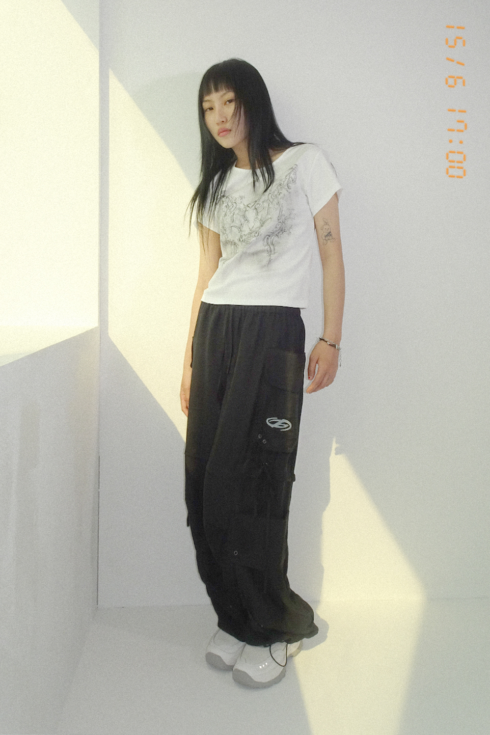 MUSINSA | HUG YOUR SKIN linen cargo pants (black)