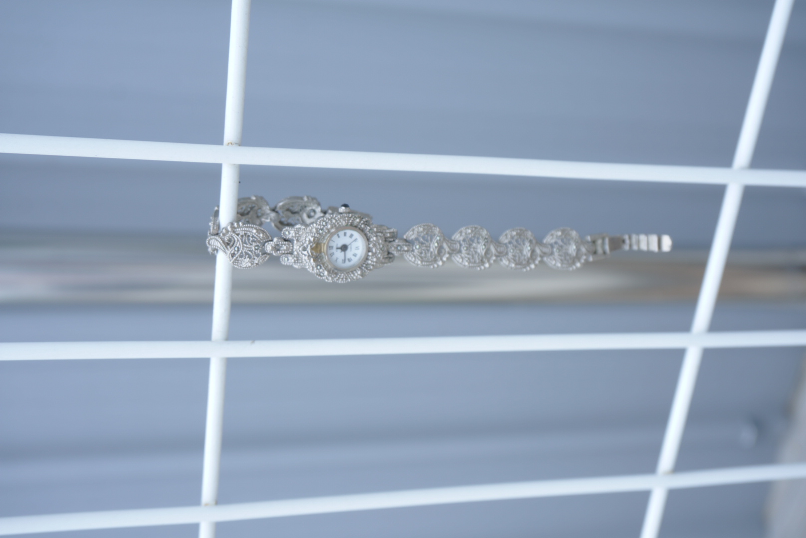 wave-patterned watch