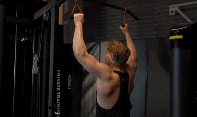 플라이그립으로 랫풀다운 등 운동